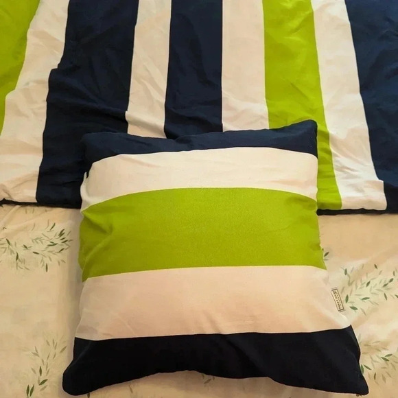 Twin Bed 4  pc Set - Picture 2 of 7